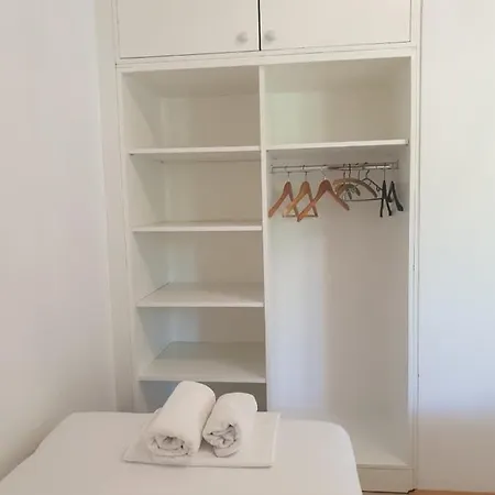 호스텔 Luka's & *