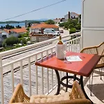 Luka's & Hostel