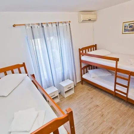 Hostel Luka's & Χβαρ