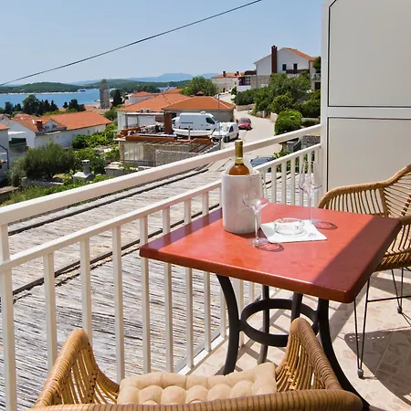 Luka's & Hostal