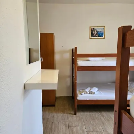 Hostal Luka's & *