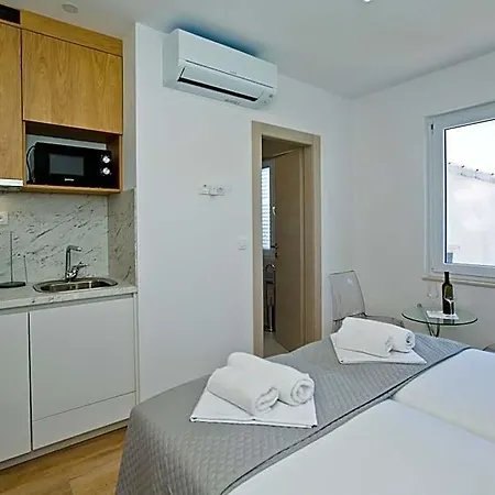 Hostel Luka's &
