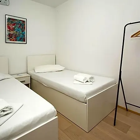 Luka's & Hostel *