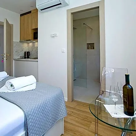 Luka's & Hostel Hvar Town