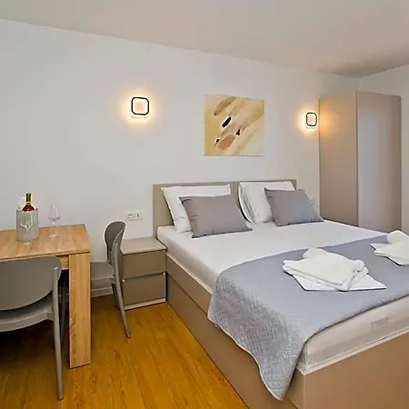 Luka's & Hostel Hvar Town