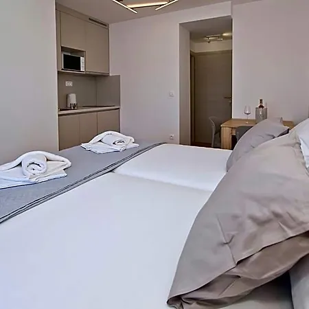 Hostel Luka's & *