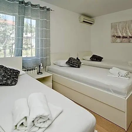 Hostel Luka's & Hvar Town
