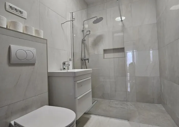 Luka's & * Hvar Town